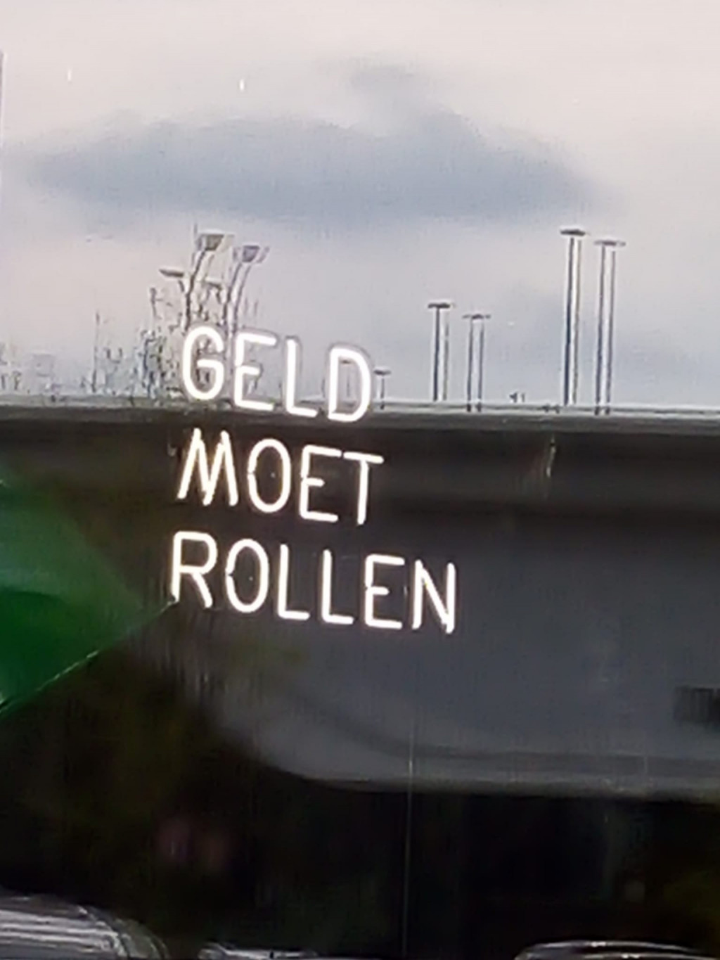 GELD MOET ROLLEN